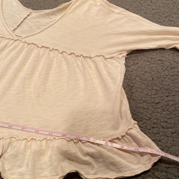 Altar’d State Ruffled Cropped Shirt Size Medium Light Tan Flowy - Picture 10 of 10